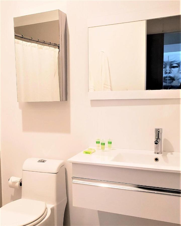 Kasa The Lofts 202 Huge 2 Bed 2 Bath Washer Dryer Apartment *
